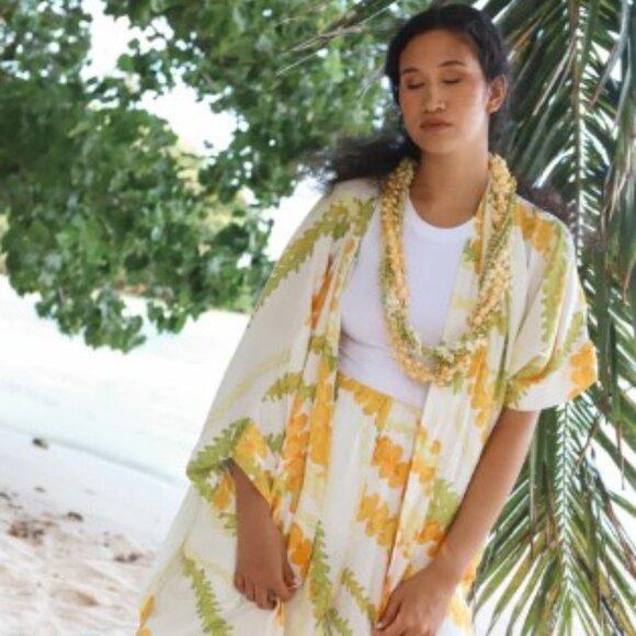 Lexbreezy Coverup Hawaiian pikake pakalana lei mau Jacket - Picture 1 of 1